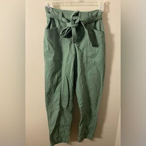 A new day green high rise tapered ankle pants excellent condition size 4